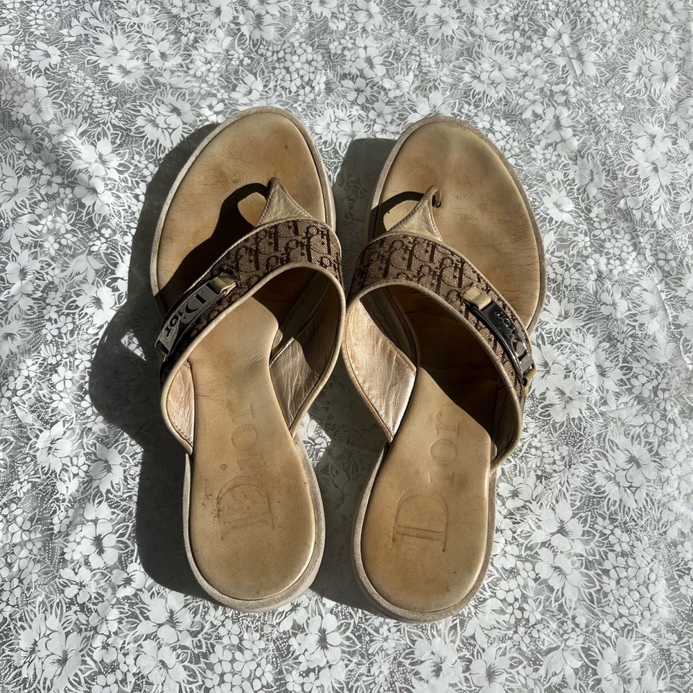 Christian Dior Beige logo slipper in  size 5(35 1/2)